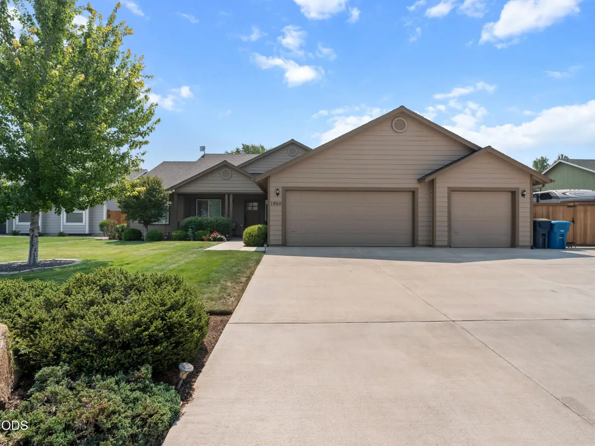 1950 NW Nickernut Court, Redmond, OR 97756 - #1
