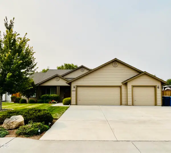 1950 NW Nickernut Court, Redmond, OR 97756