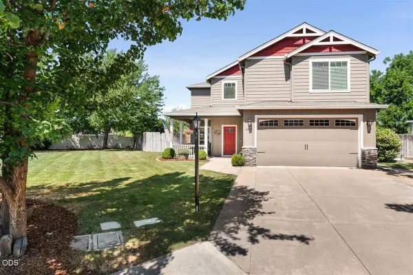 1073 Cathedral Way, Central Point, OR 97502