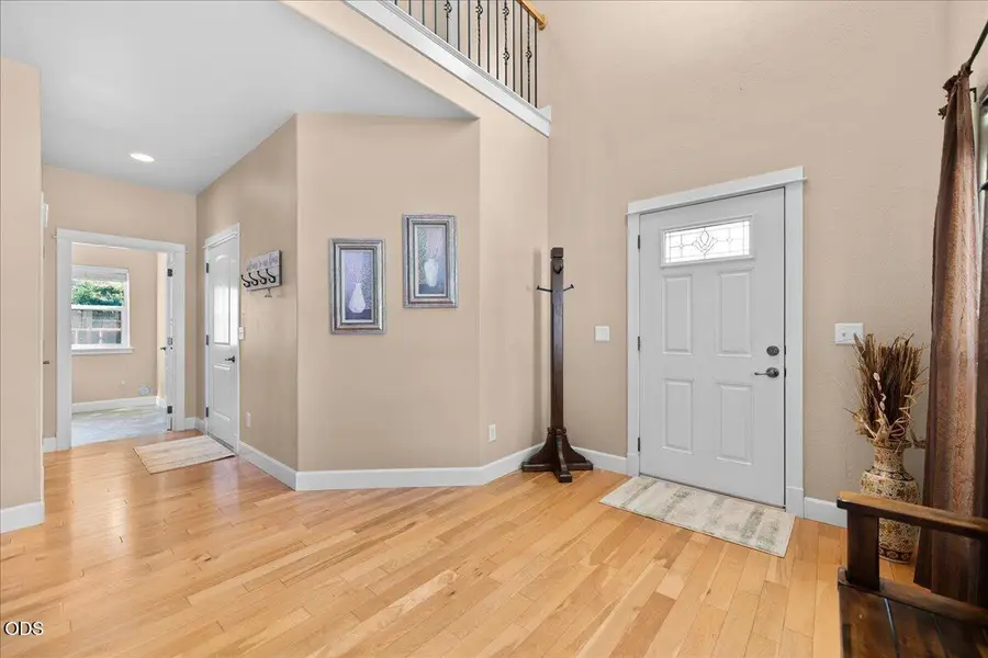 1073 Cathedral Way, Central Point, OR 97502 - #3