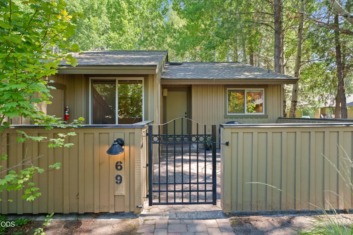 57369 Lake Aspen Court, Sunriver, OR 97707 - #1