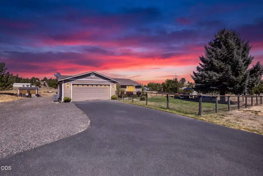 1940 SE Sagebrush Drive, Madras, OR 97741 - #2