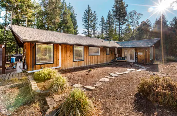 555 Ewe Creek Road, Grants Pass, OR 97526