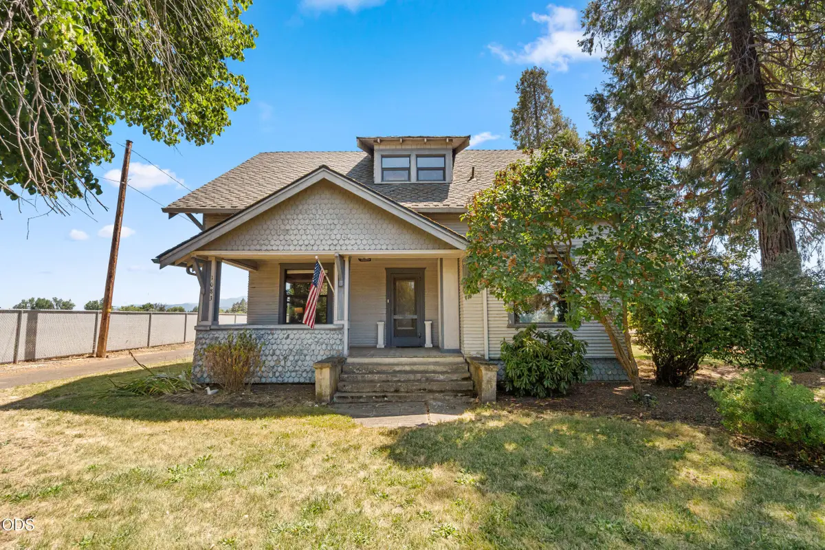 1083 Rossanley Drive, Medford, OR 97501 - #1