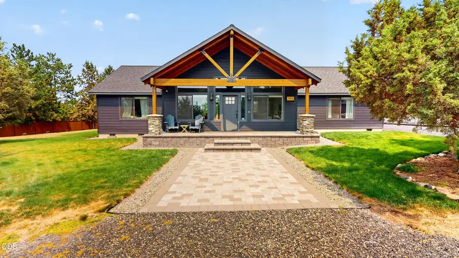 2955 SW Bentwood Drive, Redmond, OR 97756 - #2