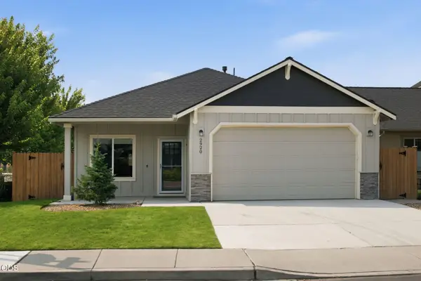 2920 NW Hemlock Lane, Redmond, OR 97756