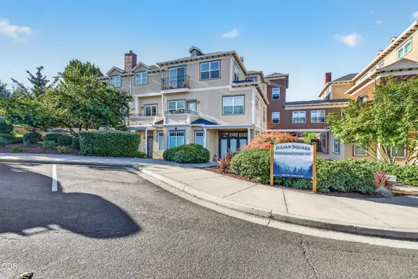 608 Fair Oaks Court, Ashland, OR 97520