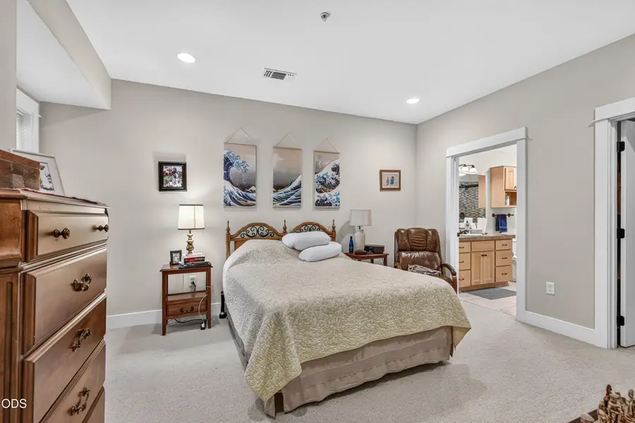 608 Fair Oaks Court, Ashland, OR 97520 - #2