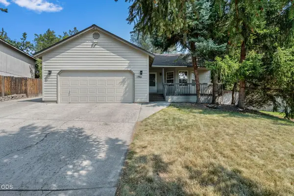 1961 NE Windy Tree Court, Bend, OR 97701