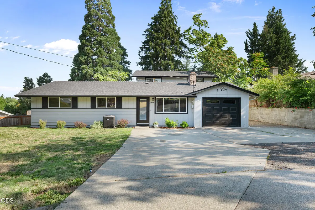 1325 Ridge Way, Medford, OR 97504 - #1