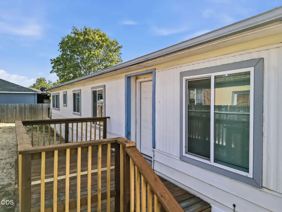 3858 Falcon Street, White City, OR 97503 - #2