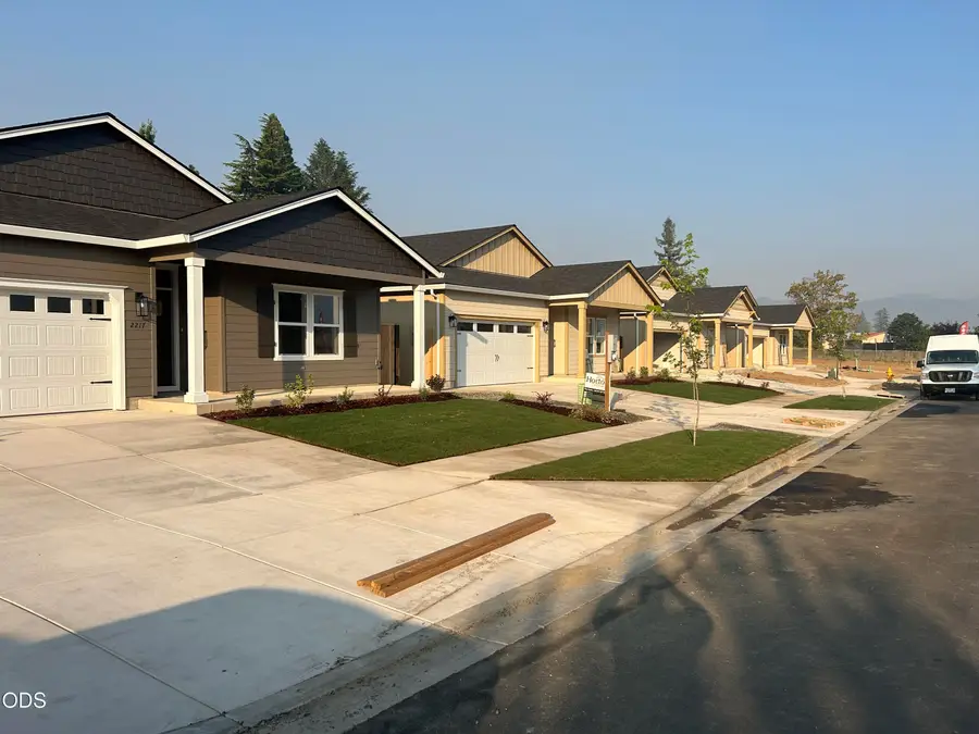 2229 Piazza Drive, Medford, OR 97501 - #3