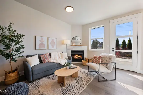 20556 NE Empire Avenue, Bend, OR 97701