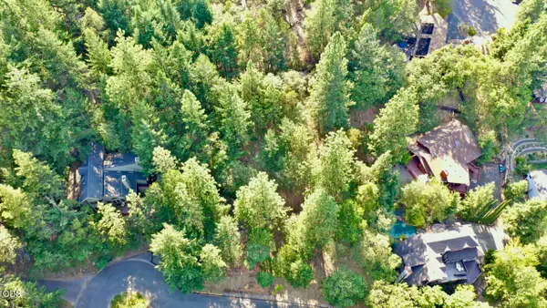 Weller Lane, Ashland, OR 97520