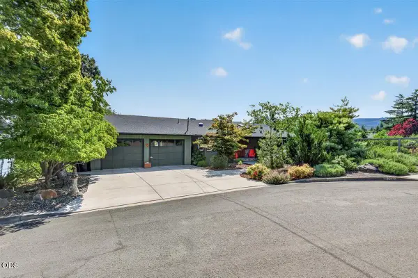 676 Cherry Lane, Ashland, OR 97520