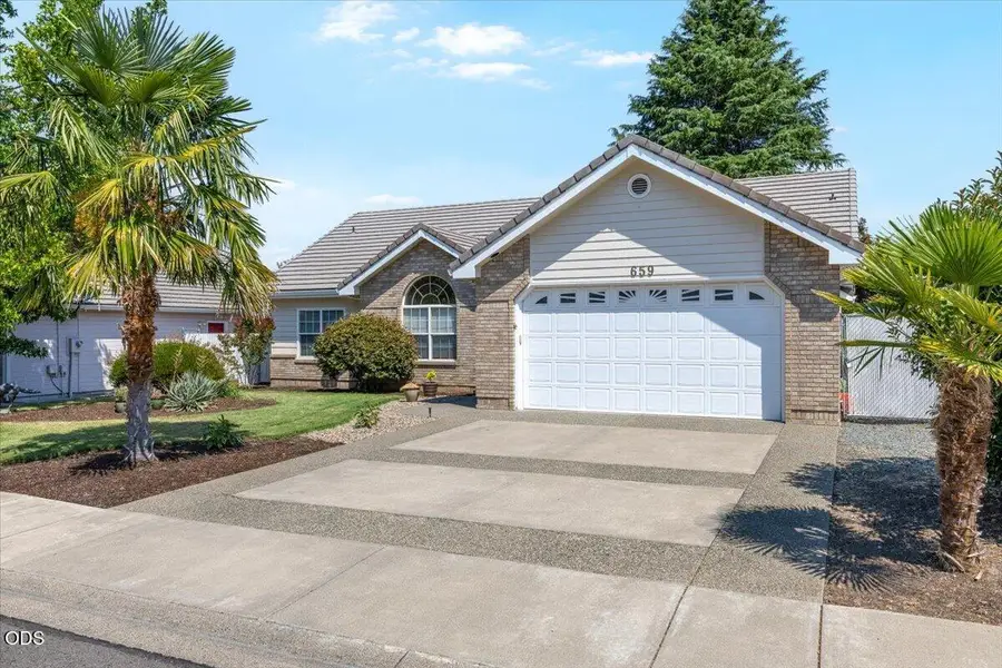 659 Jackson Creek Drive, Central Point, OR 97502 - #3