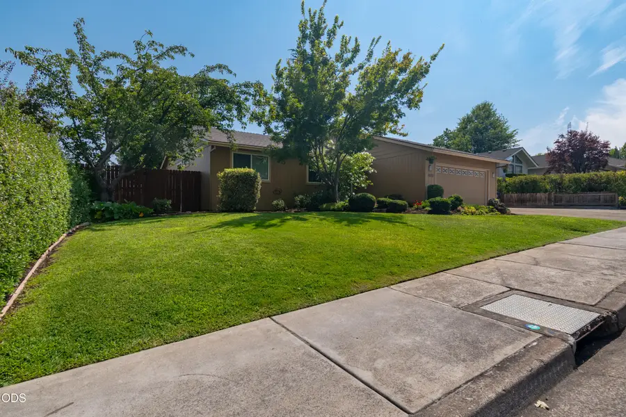1920 Pinedale Street, Medford, OR 97504 - #2