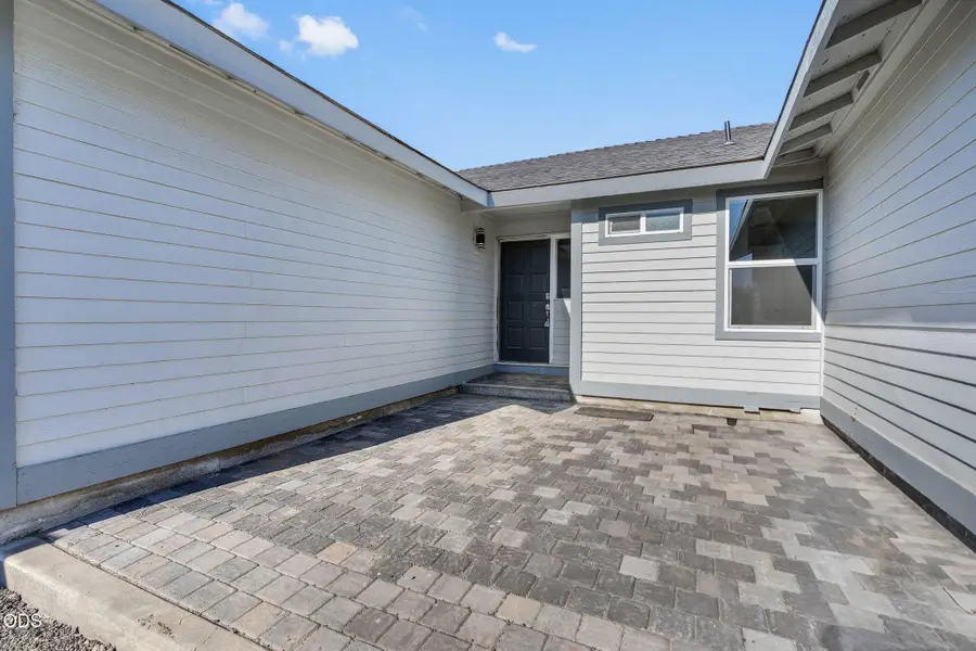 130 NW Cleveland, Madras, OR 97741 - #2