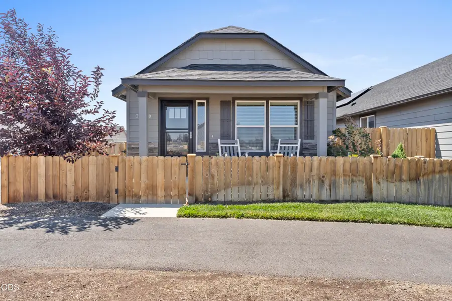 3230 NW 9th Street, Redmond, OR 97756 - #2