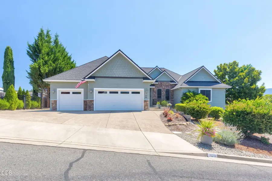 109 NW Fall Run Drive, Grants Pass, OR 97526 - #3