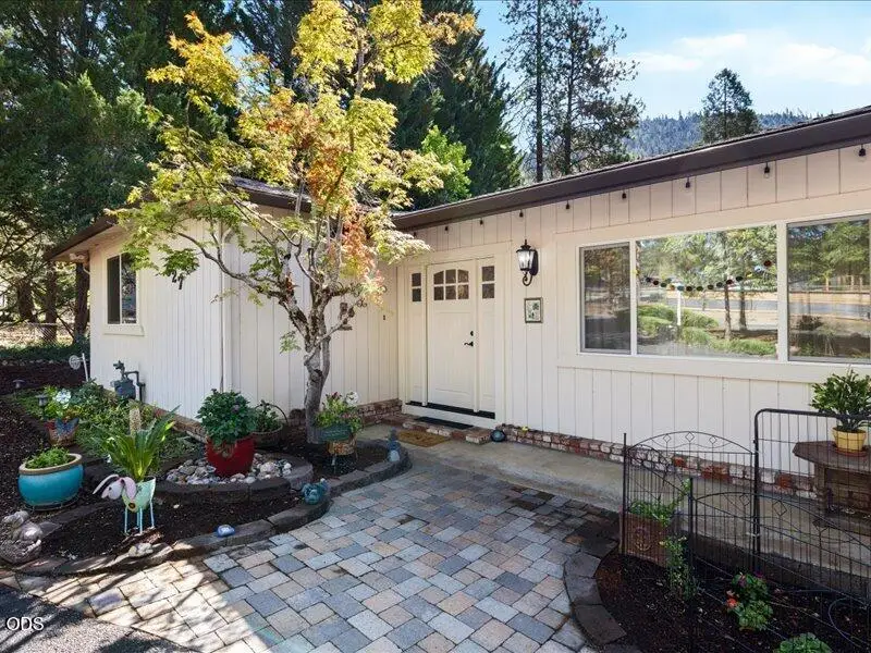 627 Carriage Road, Grants Pass, OR 97526 - #1