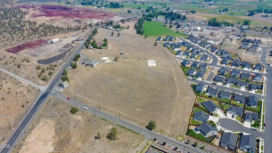 900 NW Pershall Way, Redmond, OR 97756 - #3