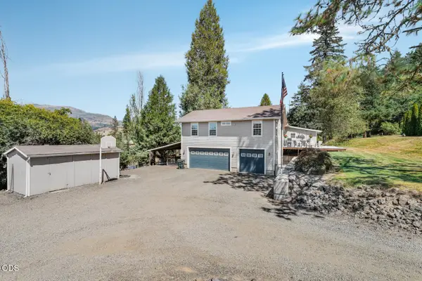 216 Terrace Drive, Glide, OR 97443