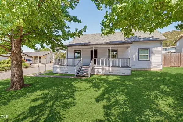 2082 NE Fairview Avenue, Grants Pass, OR 97526