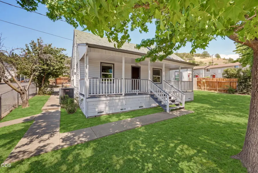 2082 NE Fairview Avenue, Grants Pass, OR 97526 - #2