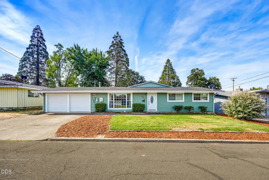 208 Kings Way, Central Point, OR 97502 - #2