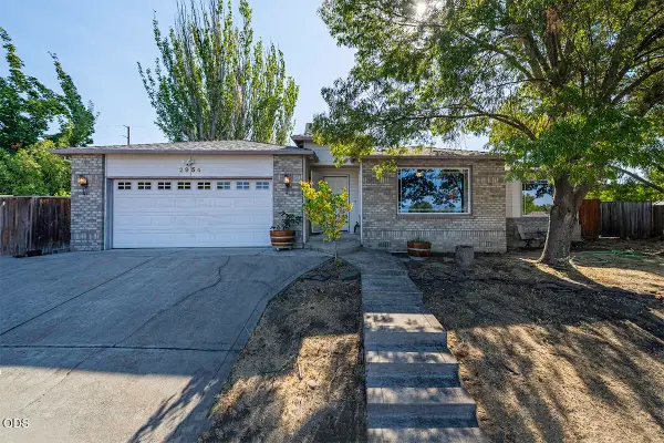 2954 Farmington Avenue, Medford, OR 97504