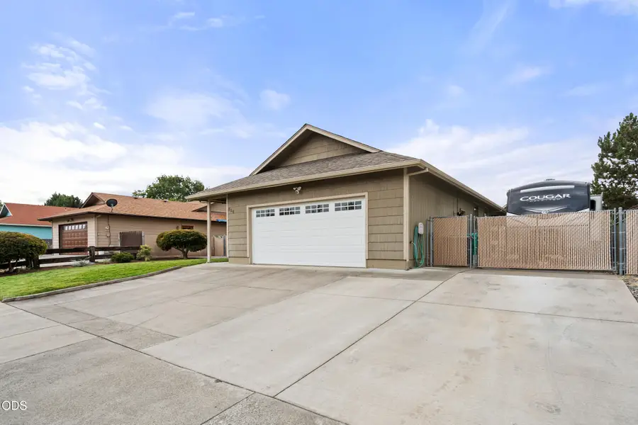 854 Delsie Drive, Grants Pass, OR 97527 - #3