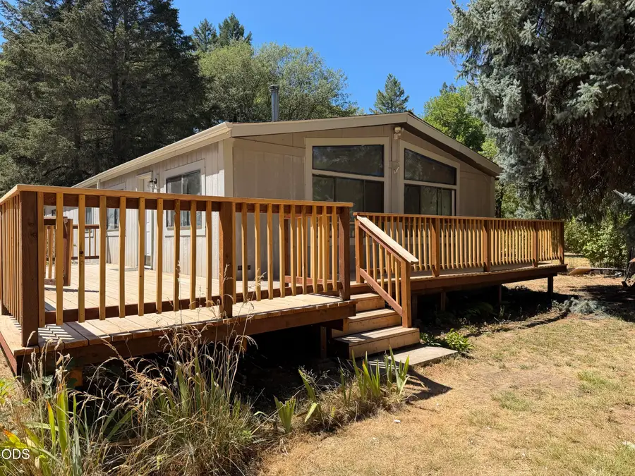 5189 Riverbanks Road, Grants Pass, OR 97527 - #2