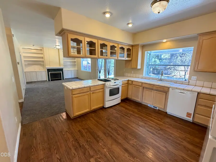 3223 Parkview Court, Medford, OR 97504 - #3
