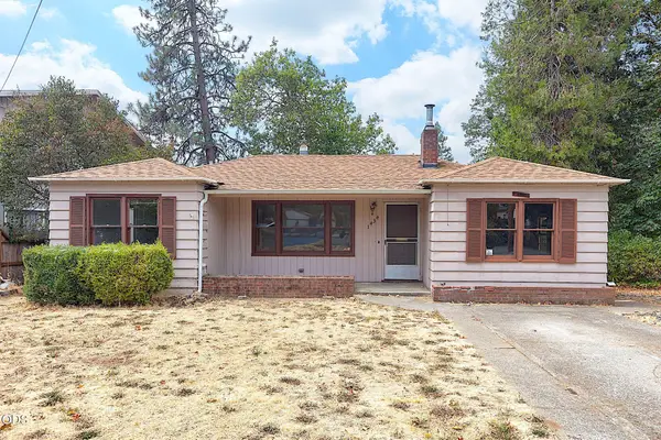1434 NW Hawthorne Avenue, Grants Pass, OR 97526