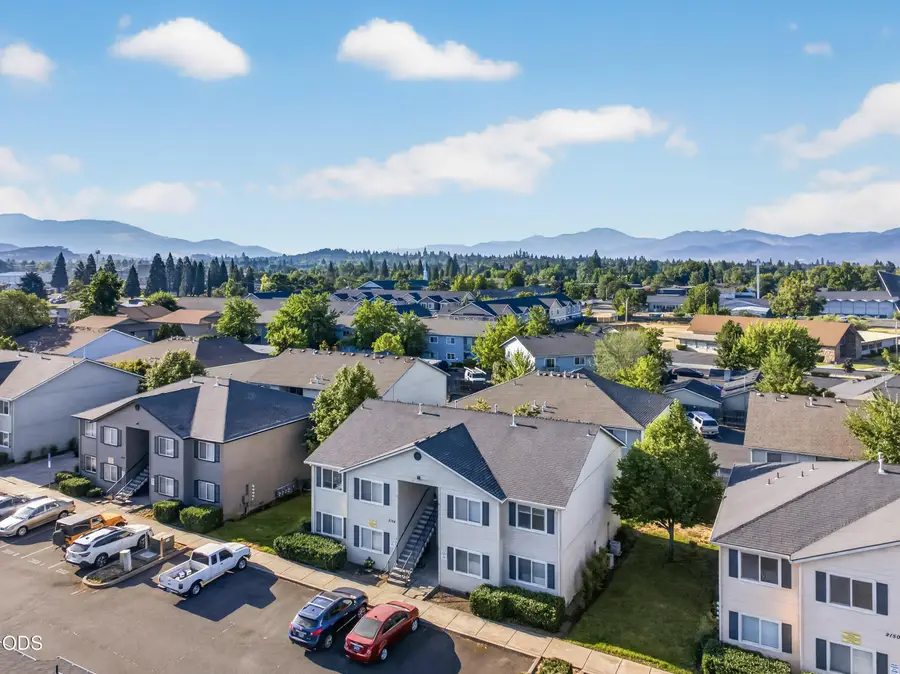 2154 Crater Lake Avenue, Medford, OR 97504 - #3