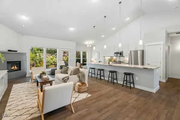 63106 Layton Avenue, Bend, OR 97701