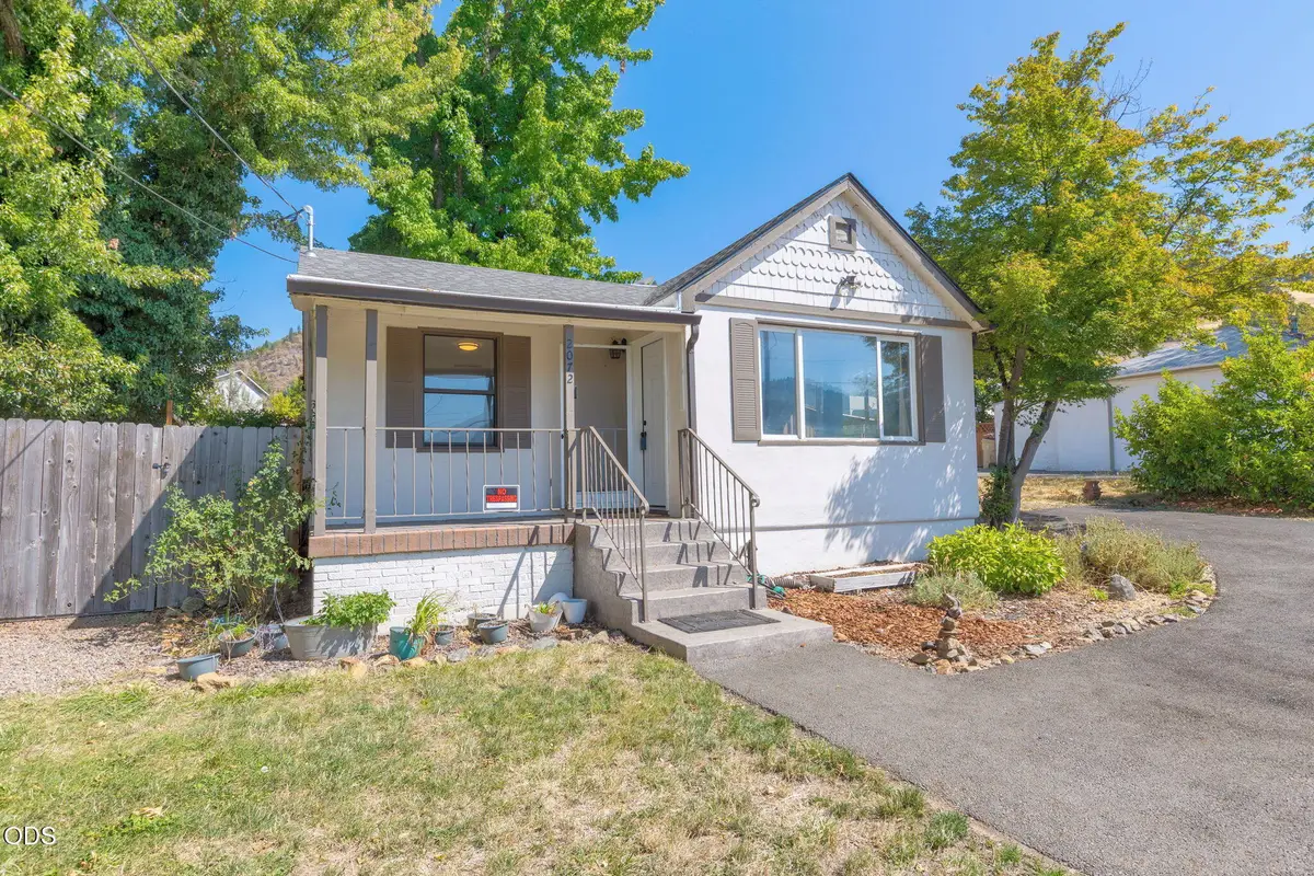 2072 NE Fairview Avenue, Grants Pass, OR 97526 - #1