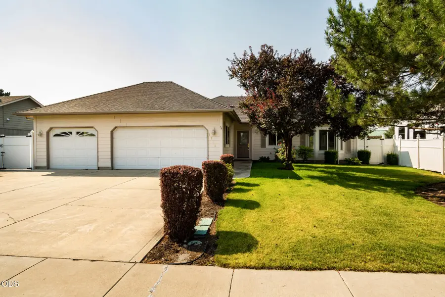 3916 SW Sam Snead Court, Redmond, OR 97756 - #2