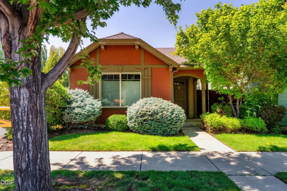 417 NW 27th Street, Redmond, OR 97756 - #1