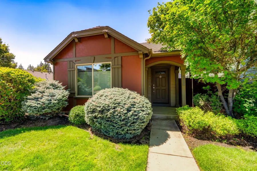 417 NW 27th Street, Redmond, OR 97756 - #2