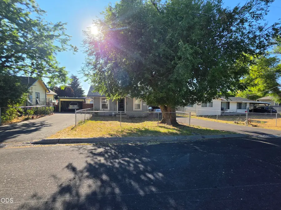 1518 Pleasant Avenue, Klamath Falls, OR 97601 - #2