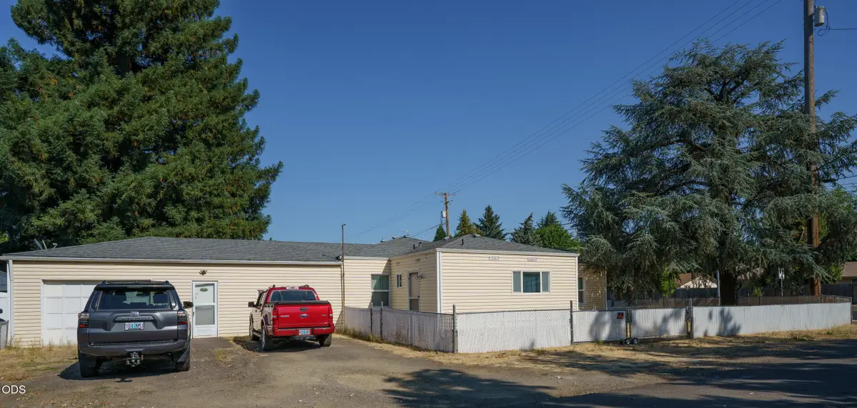 416 W Stewart Avenue, Medford, OR 97501 - #1