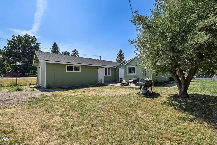 834 NW Ewen Street, Prineville, OR 97754 - #3