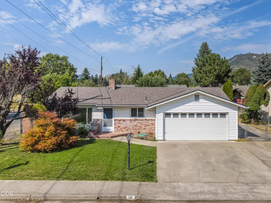 101 Hickory Drive, Rogue River, OR 97537 - #2