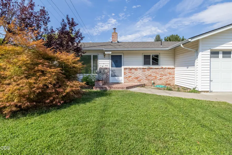 101 Hickory Drive, Rogue River, OR 97537 - #3