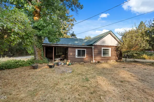 3580 Rockydale Road, Cave Junction, OR 97523