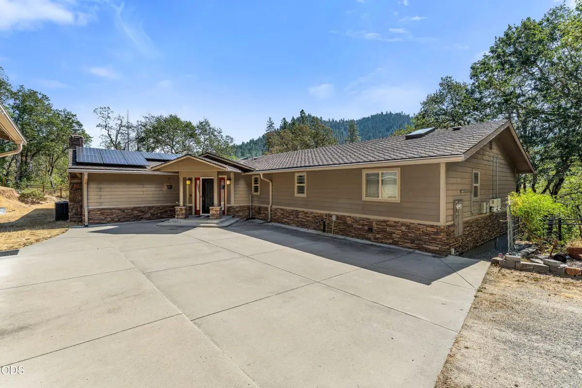 12330 E Evans Creek Road, Rogue River, OR 97537 - #1
