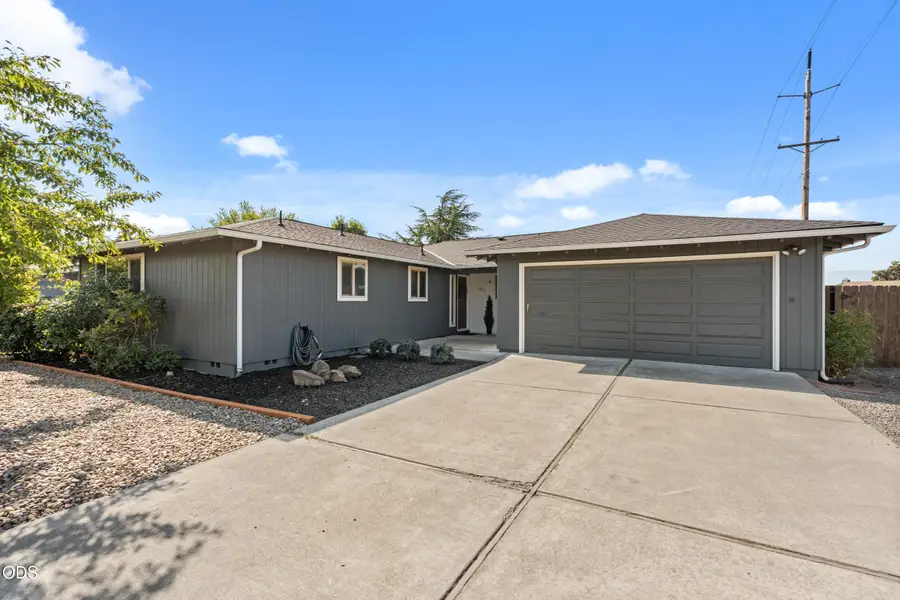 3052 Crystal Mountain Avenue, Medford, OR 97504 - #2