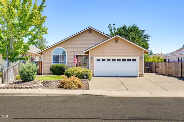 537 SW Wagner Meadows Drive, Grants Pass, OR 97526